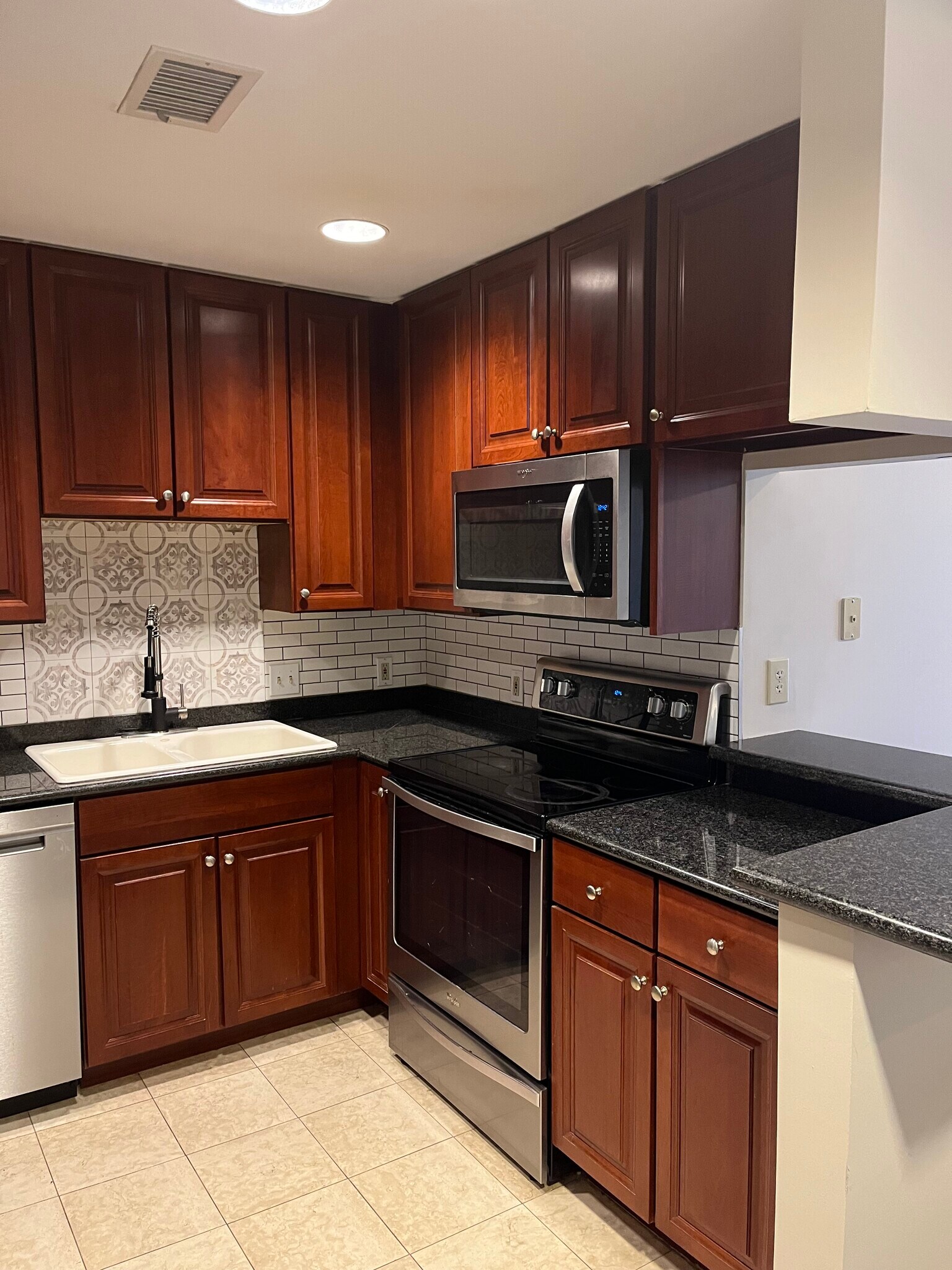 Kitchen - 195 14th St NE