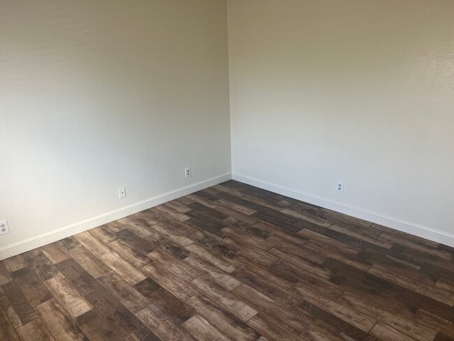 Building Photo - 2BED & 2BATH