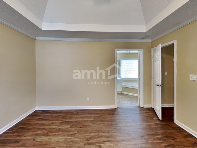 Building Photo - 4825 Old Field Dr NE