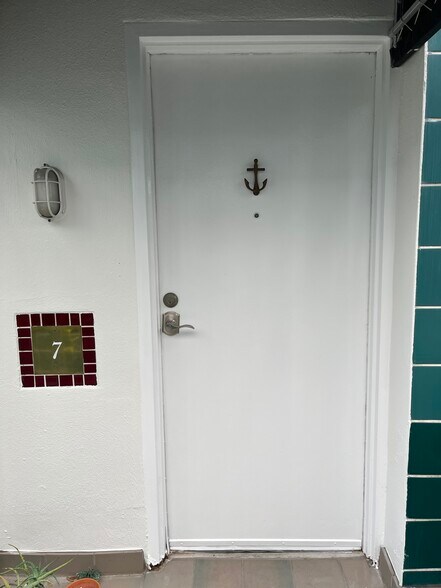 UNIT 7 - 4950 Bayshore Blvd