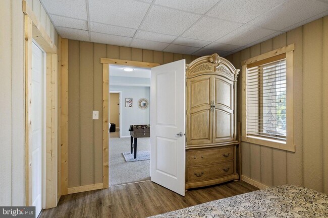 Building Photo - 120 Shady Oaks Ln
