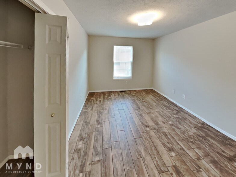 Building Photo - 711 N Jonathan Ave