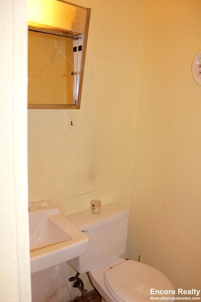 Building Photo - 40 Anderson St