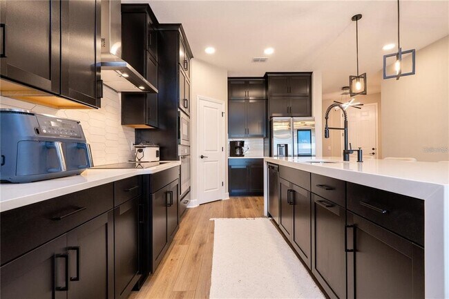 Building Photo - 5090 Shady Pnes Dr