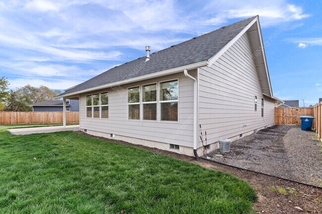 Building Photo - 3BR - 2BA Modern Living in a Quiet Cul-de-Sac