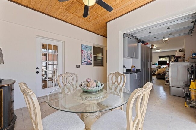 Building Photo - 3931 Pompano Dr SE
