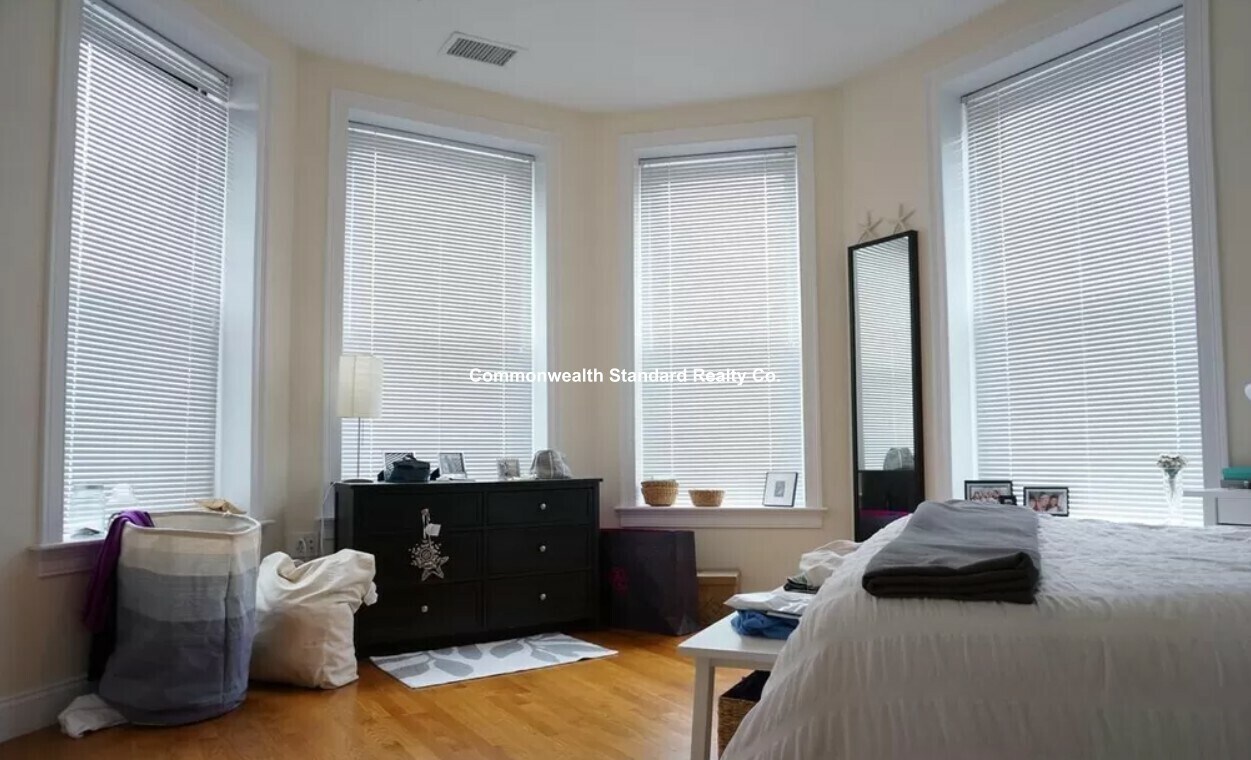 Building Photo - 7 Sutherland Rd