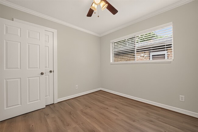 Building Photo - 1215 Mosher Ln