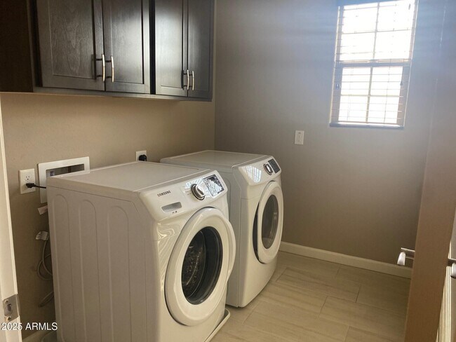 Building Photo - 1945 W Yellowstone Way