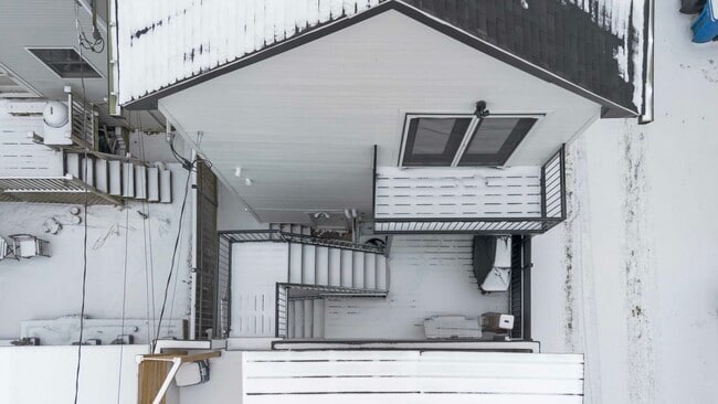 Building Photo - 2046 W Moffat St