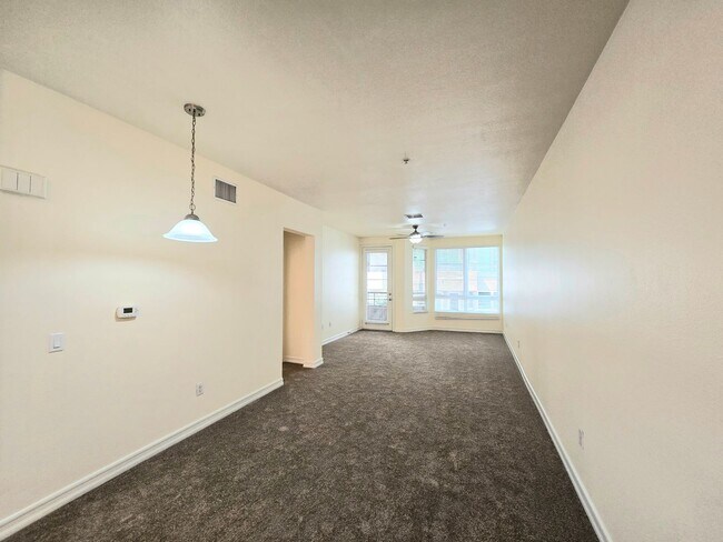 Building Photo - Beautiful 2 Bedroom 2 Bathroom Unit in Downtown San Diego!!