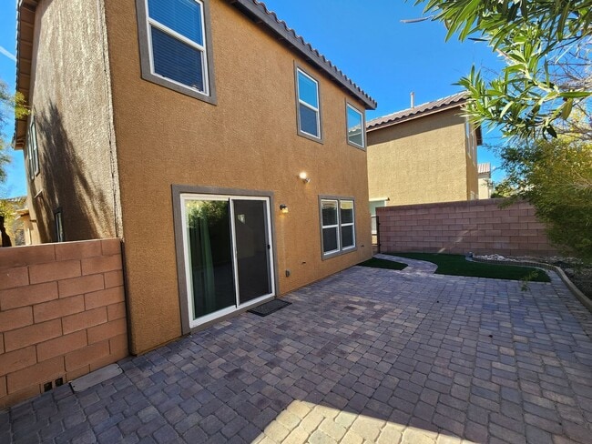 Building Photo - Lovely Two Story Home in Mountain Edge Community