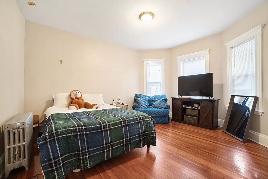 Bedroom1 - 91 Centre St
