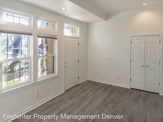 Building Photo - 3100 Umatilla St