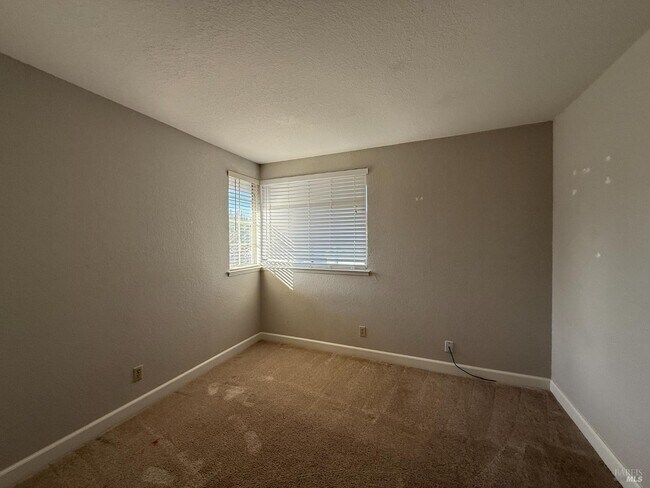 Building Photo - 861 Sonnet Dr