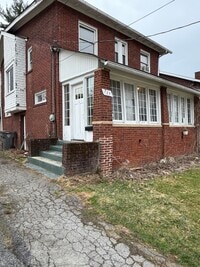 Building Photo - 737 Lake Dr