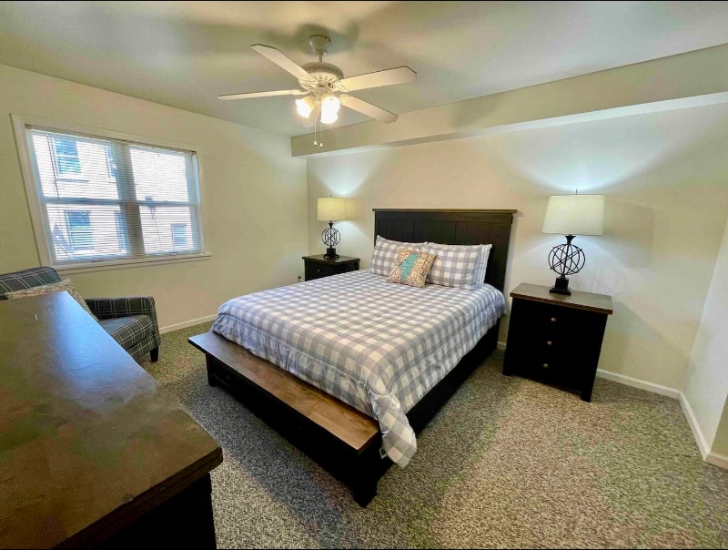 Building Photo - 1335 Summit Ave