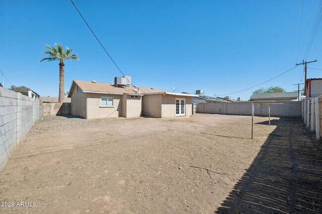 Building Photo - 8137 W Trafalgar Ave