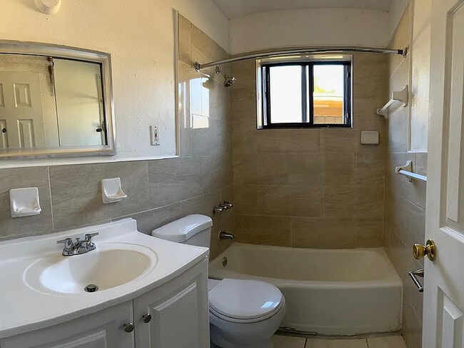 Building Photo - 1230 NE 136th Terrace