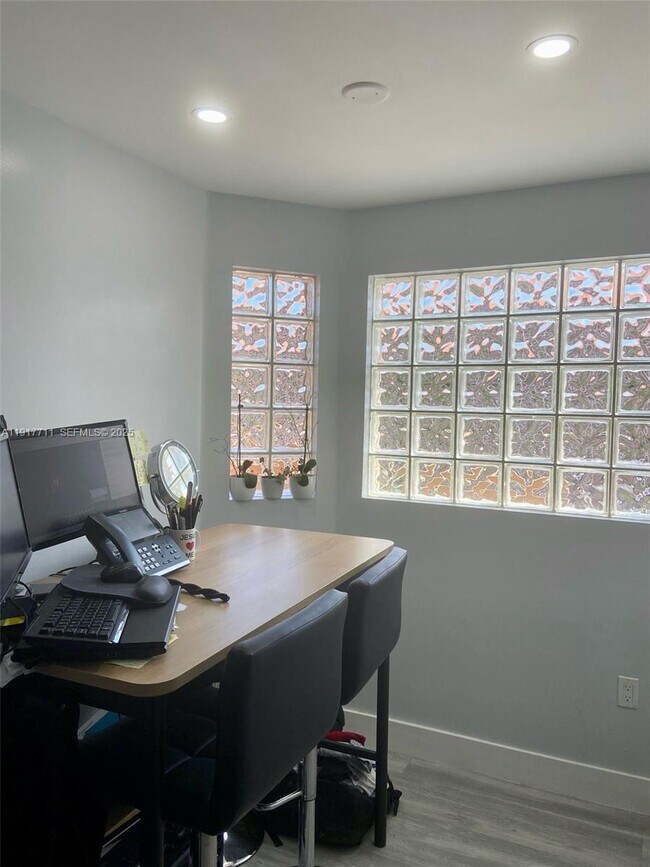 Building Photo - 10018 Hammocks Blvd