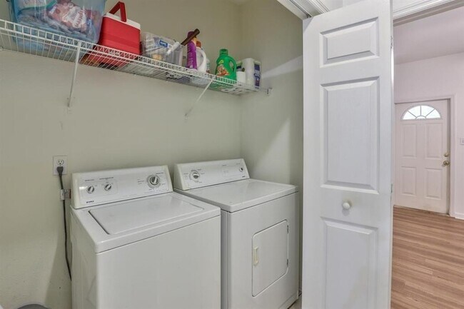 Building Photo - 924 Ashburn Dr
