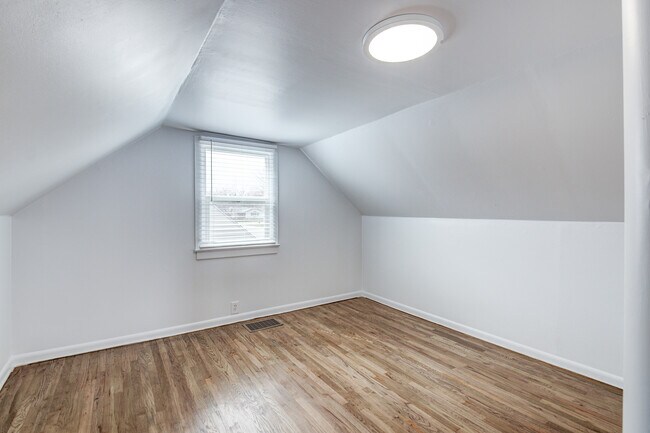 upstairs bedroom 1 - 3430 W Wesley Ave