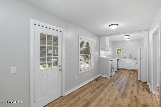 Building Photo - 324 Court St