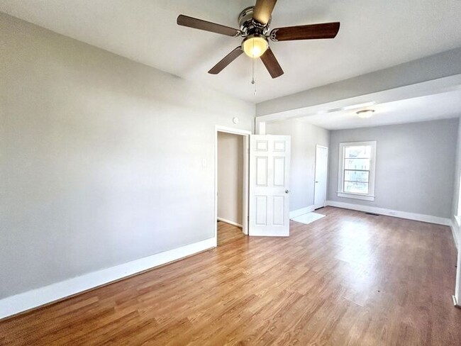 Building Photo - 1711 Center Way S