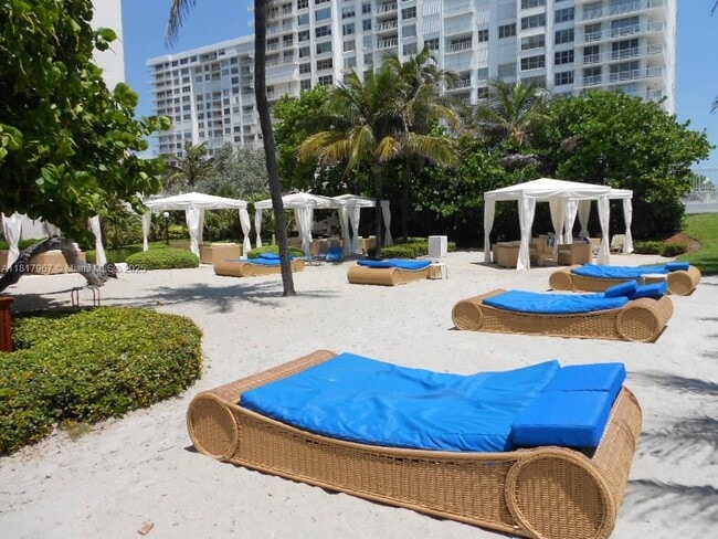 Building Photo - 3001 S Ocean Dr