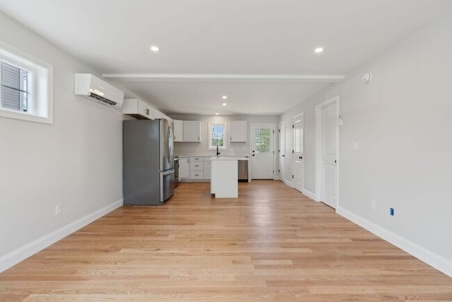 Building Photo - 5 Legacy Ln