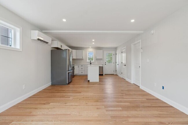 Building Photo - 8 Legacy Ln