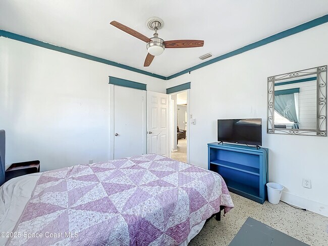 Building Photo - 113 SE 1st St