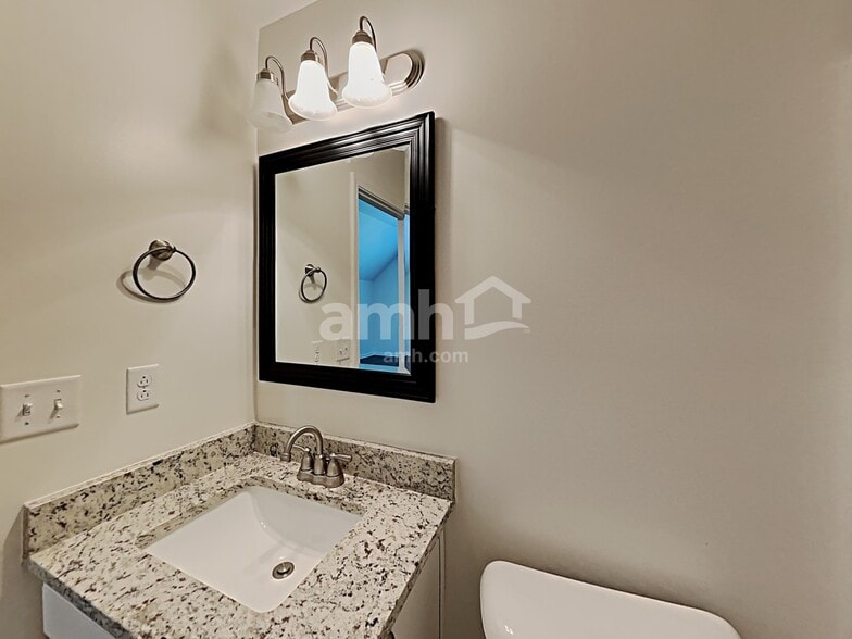 Building Photo - 2055 Shafer Dr