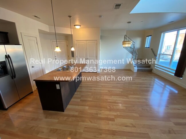 Building Photo - Modern 2 bed, 1 bath Townhome in Daybreak