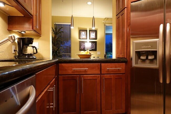 Building Photo - 270 E Flamingo Rd