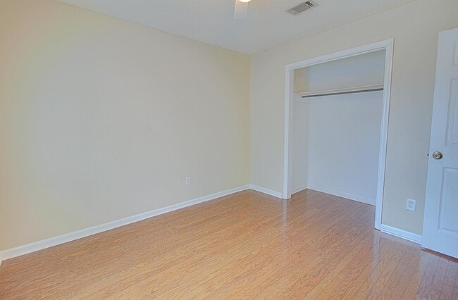 Building Photo - 948 Wedgewood Way
