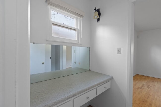 Building Photo - 15826 Magnolia Blvd