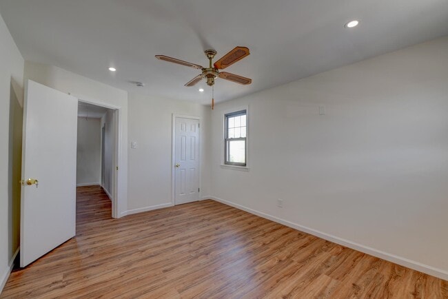 Building Photo - 815 3rd St