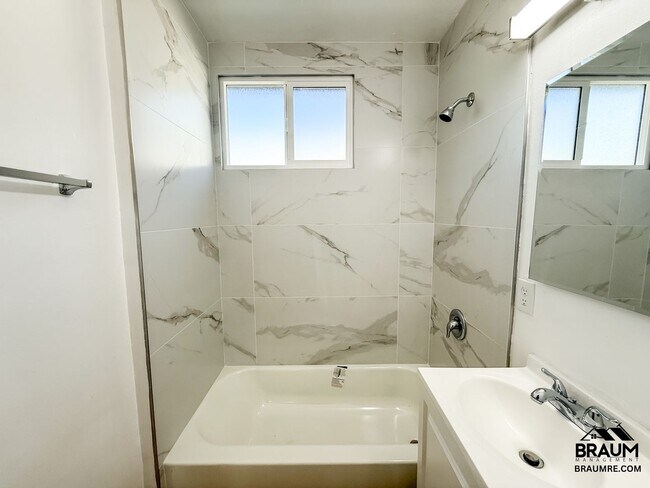 Building Photo - 7339 Woodman Ave