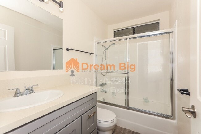 Building Photo - 2844 Oak Creek Dr