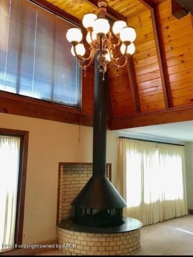 Building Photo - Spacious Puckett Home