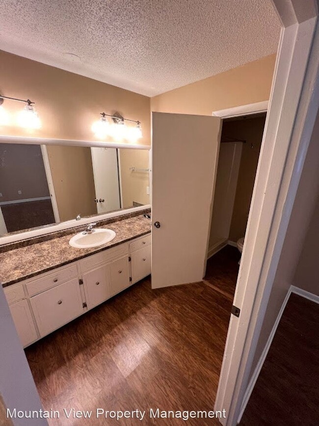 Building Photo - 3 br, 2 bath House - 8635 Surry Cir