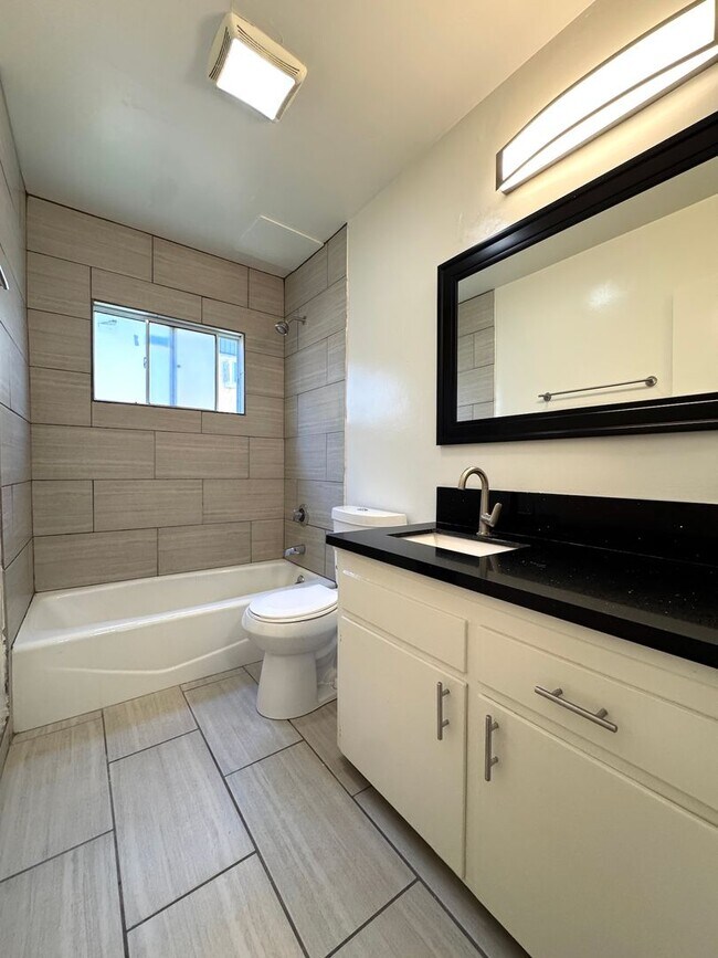 Building Photo - ONE MONTH FREE! Spacious 1 Bedroom in West Hollywood