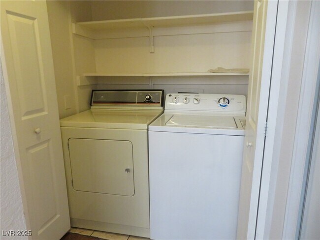 Building Photo - 4171 Gannet Cir