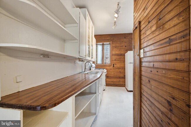 Building Photo - 4051 Ludlow St