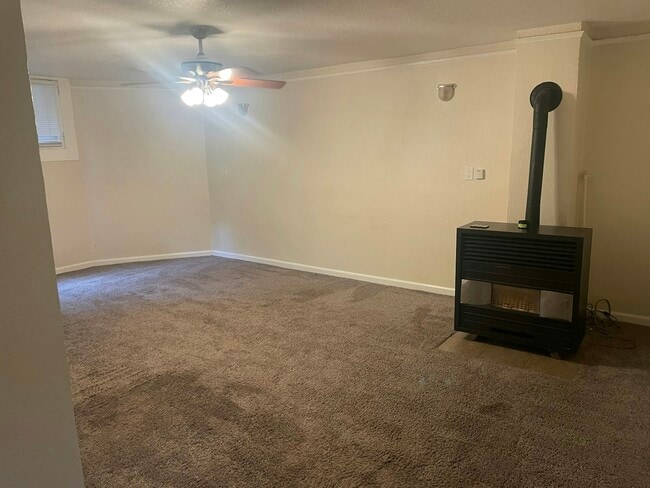 Building Photo - 254 E 4th Ave