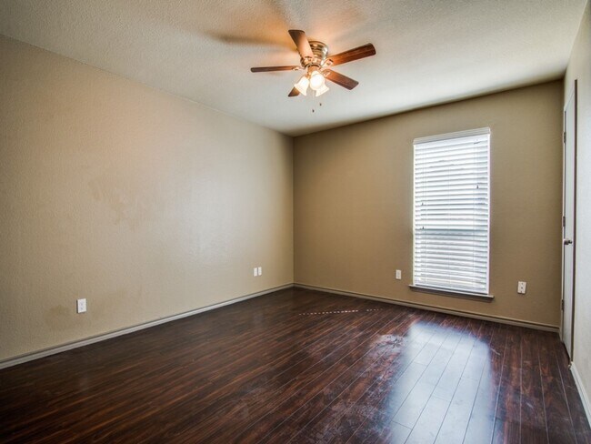 Building Photo - 7716-7718 Sable Lane
