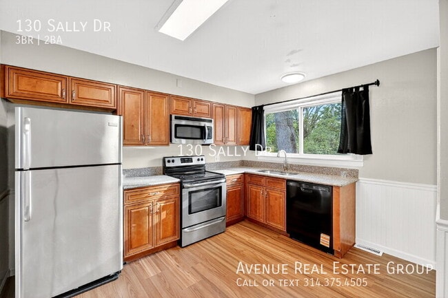 Building Photo - 130 Sally Dr