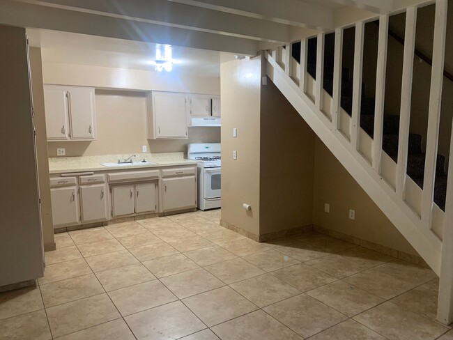 Primary Photo - 2810 N Chester Ave