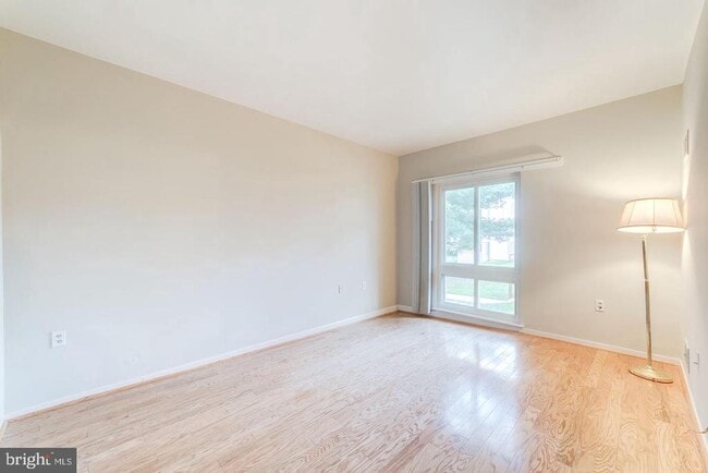 Building Photo - 7938 Bentley Village Dr